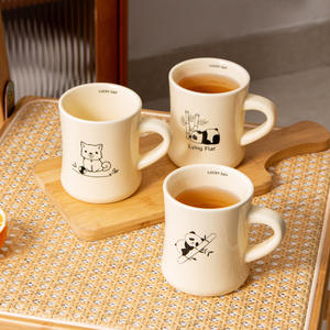 Mug en céramique personnalisé « Trick or Treat » orange pour fête d'Halloween avec poignée, impression sérigraphique, cadeau pour festival - Product Image 3