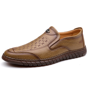 Mocassins en cuir pour hommes, bout rond, à enfiler, respirants, semelle en caoutchouc, motif géométrique, boucle décorative, chaussures de conduite décontractées pour l'automne - Product Image 5