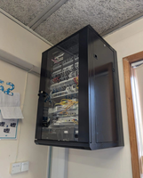 Rack de Servidor para Centro de Datos de 19 Pulgadas y 9U, de Acero SPCC, con Puerta de Vidrio Templado/Malla Transparente Negra/Blanca (En Stock)