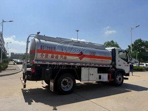 รถบรรทุกน้ำมันแบบถัง ทนทานและเชื่อถือได้ ขนาด 2000L-14000L สำหรับขนส่งน้ำมันดีเซลและเบนซิน - Product Image 3