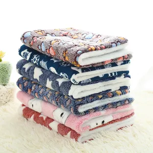 Taşınabilir mikrofiber flanel battaniye buklet yıkanabilir kabarık yumuşak Pet köpek kedi seyahat yatağı Mat