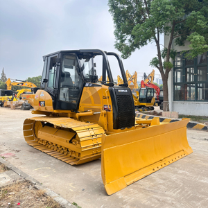 รถแทรคเตอร์9.4ton D5M D5K ของหนอนผีเสื้อรถแทรกเตอร์เกลี่ยดินดีไซน์ดั้งเดิม
