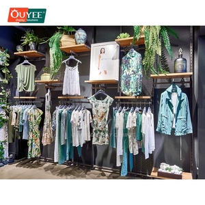 Étagères murales pour magasin <span class=keywords><strong>de</strong></span> vêtements <span class=keywords><strong>de</strong></span> sport, porte en verre, matériaux recyclés, magasin temporaire - Product Image 1