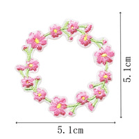 Patch brodé motif couronne de roses et fleurs de mimosa dorées, thermocollant