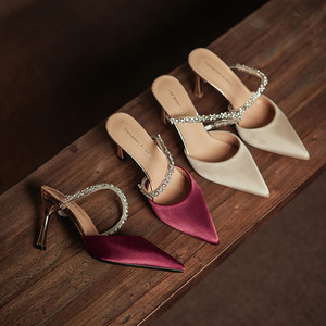 Chaussures de mariée à talon aiguille en satin à bout pointu 8189-2 avec bride en strass, escarpins à talon haut pour femmes - Product Image 2