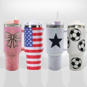 Vaso Térmico de Acero Inoxidable de 40oz con Aislamiento al Vacío, Brillante, con Diseño de Bandera Americana y Pedrería, Colores Personalizados de Lujo, con Pajita - Product Image 2