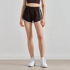 Primavera y verano Nuevos pantalones cortos de costura Pantalones de Yoga de contraste Pierna dividida Pantalones cortos de pierna ancha para mujer - Product Image 2