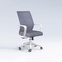Chaise de bureau ergonomique en maille avec support lombaire et base pivotante au design minimaliste pour la maison et le bureau