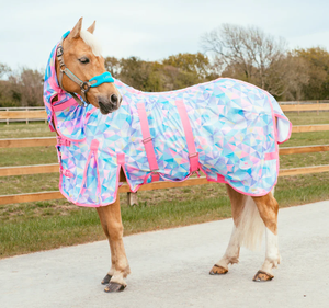 Alfombra de malla transpirable para moscas, construcción de poliéster ligera y duradera que mantiene a los caballos frescos y cómodos - Product Image 6