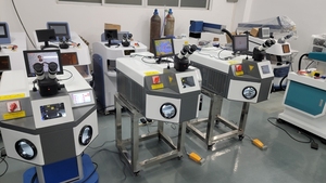 เครื่องเชื่อมเลเซอร์ YAG แบบพกพาสำหรับซ่อมแซมเครื่องประดับ <span class=keywords><strong>เชื่อม</strong></span>ทอง เงิน เพชร และเครื่องประดับอื่นๆ บนโลหะ - Product Image 3