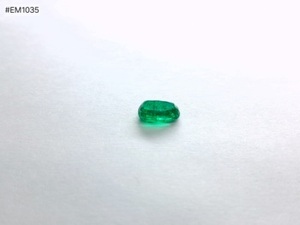 Esmeralda Zambiana 3A Rara, Corte Cojín Facetado, 3.53ct, Piedra Suelta, Claridad Limpia, Verde Vibrante, Ideal para Creaciones de Joyería de Diseño - Product Image 4