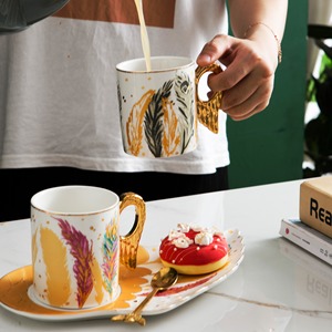 Taza de Cerámica Estilo Europeo con Alas de Ángel Doradas para Desayuno o Té de la Tarde con Plato para Postre - Product Image 4
