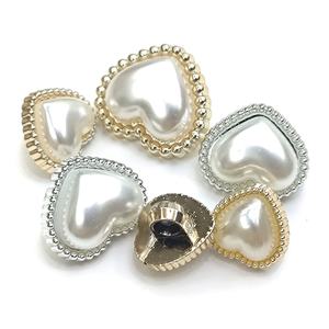 Botones de Corazón con Cuentas de Melocotón, Accesorios de Punto para Cárdigan, Perlas de Imitación de Plástico, Corazón Simple de Metal - Product Image 3