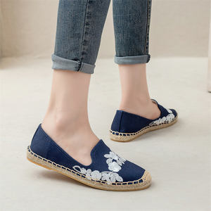 Mocassins en lin respirant pour femmes avec broderie florale, chaussures décontractées à enfiler pour le quotidien, les trajets et les vacances, chaussures pour femmes - Product Image 4