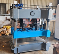 Station de pressage de la machine à mouler la pâte à papier pour les plateaux en pâte à papier
