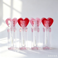 Tubes de brillant à lèvres coeur rose clair de 3.5ml Récipient d'huile à lèvres vide carré Tubes et emballage de brillant à lèvres personnalisés