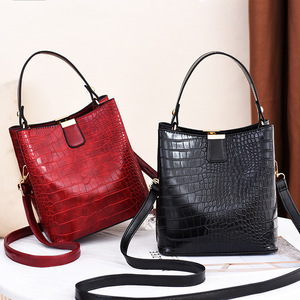Sac à main de luxe pour femme en cuir PU, style seau, à bandoulière, avec motif crocodile gaufré - Product Image 2