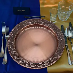 Piatti eleganti per decorazioni piatti per la cena di nozze in oro da 12 pollici piatti per caricabatterie in acciaio inossidabile articoli per Server rotondi