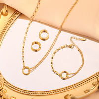 Ensemble collier et boucles d'oreilles pour femme, style bohème, en acier inoxydable plaqué or, avec motifs géométriques circulaires simples et élégants.