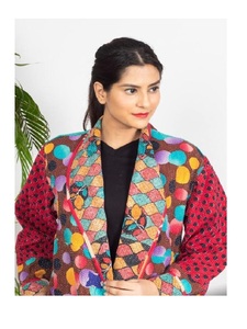 Veste Kantha réversible faite à la main pour femmes, en coton matelassé, patchwork vintage, veste d'extérieur, mode inspirée des arts traditionnels - Product Image 1