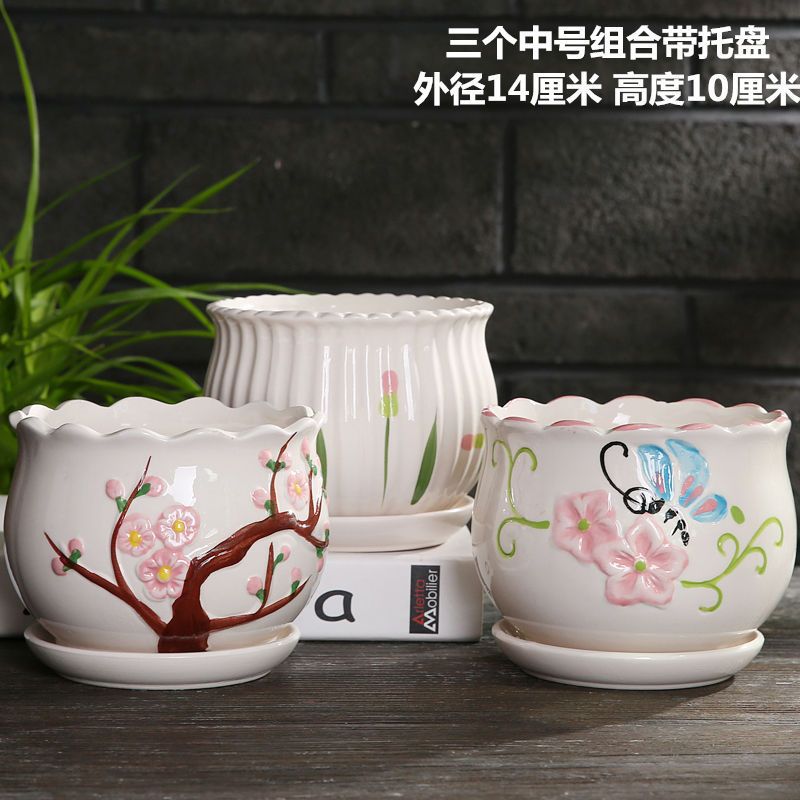 Trois ensembles de style pastoral, format moyen.