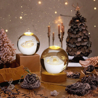 Veilleuse LED 3D moderne en forme de boule de cristal de Noël, lumière blanche chaude, globe en verre, décoration de maison, ornement de Noël de bureau, vente en gros