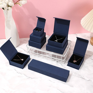 Boîte d'<span class=keywords><strong>emballage</strong></span> de bijoux bleu foncé, boîte en <span class=keywords><strong>carton</strong></span> à rabat magnétique de style boutique, boîtes de luxe pour colliers, bagues, <span class=keywords><strong>emballage</strong></span> cadeau - Product Image 1