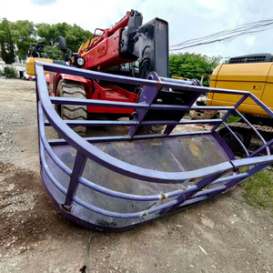 Chariot télescopique d'occasion avec grappin à bois, moteur puissant, bon état, stock disponible, haute performance pour les travaux de transfert de bois - Product Image 1