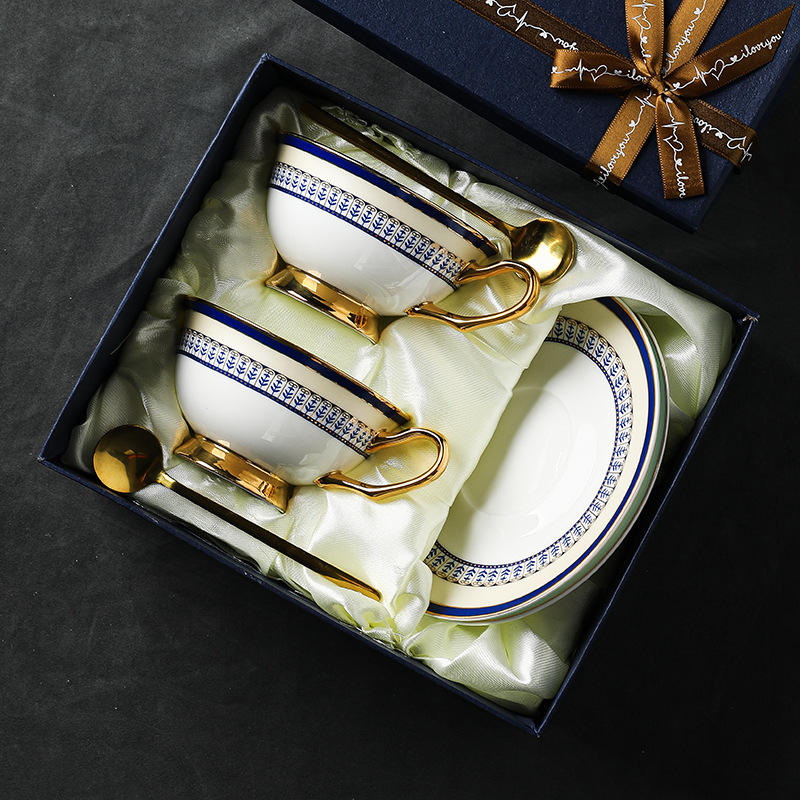 2 cups 2 plates 2 spoons (gift box)