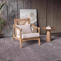 Fauteuil de lecture d'appoint Japandi en rotin tressé respirant avec dossier haut et coussin en tissu doux, en bois massif, avec accoudoirs courbés, pour balcon