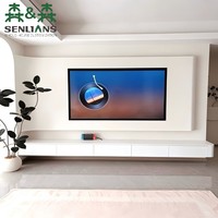 Ensemble mural TV moderne et minimaliste, panneau incurvé ivoire, écran encastré et base de tiroir longue flottante, salon de luxe discret