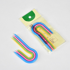 Aiguille <span class=keywords><strong>à</strong></span> oeil en plastique ABS en forme de U 15cm Fabricants d'<span class=keywords><strong>aiguilles</strong></span> incurvées torsadées simples en gros - Product Image 2