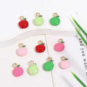 โลหะผสมแบนแอปเปิ้ลสีแดงสีเขียวที่มีสีสันผลไม้ตกแต่งเสน่ห์เสน่ห์สำหรับการทำเครื่องประดับงานฝีมือ DIY กลับไปโรงเรียน - Product Image 1