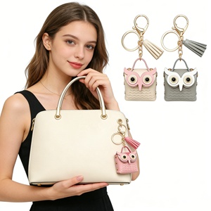 Porte-clés hibou multicolore en cuir PU, mini sac à monnaie carré avec pompon, design animalier - Product Image 2