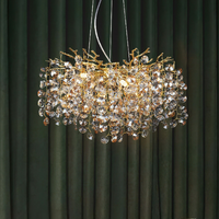 Lustre linéaire en cristal doré de luxe pour salle à manger de villa, lampe suspendue élégante avec design artisanal, taille moyenne