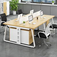 Bureau de travail moderne et simple en bois, avec cloison écologique et casier intégré pour employés