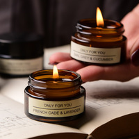 Vente en gros de bougie parfumée à la cire de soja en cire de noix de coco dans un pot à bougie en verre ambré avec couvercle Bougies parfumées de luxe de marque privée