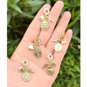 CH-LHP2598 Colgante de moda chapado en oro con dijes de cruz/corazón, colgante religioso de San Benito, colgante de moda de cruz de cobre, venta al por mayor - Product Image 1