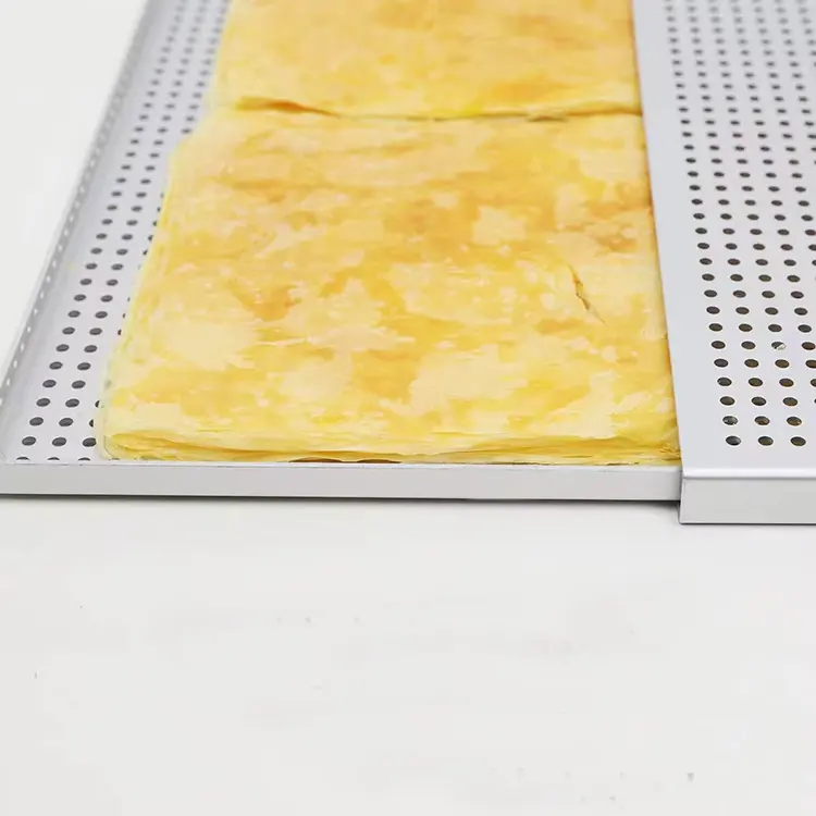 गाढ़ा एनोडाइज्ड एल्यूमीनियम मिश्र धातु नेपोलियन बेकिंग ट्रे पेस्ट्री एंटी-एक्सपेंशन पंचिंग मोल्ड धातु सामग्री