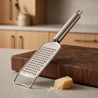 Anti-roest metalen rasp met antislip handvat en materiaalbescherming voor thuis koken