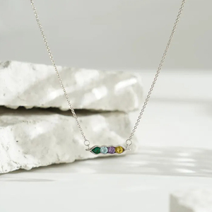 Nuova Tendenza Collana Personalizzata a Forma di Baccello con Pietra Portafortuna per Regalo di Compleanno Familiare per <span class=keywords><strong>Madri</strong></span> dalla Collezione di Ciondoli alla Moda - Product Image 4