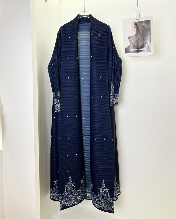HS4844 A loose, long, robe-style dress made of velvet material, an elegant and sophisticated design with a refined texture.