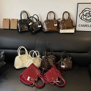 Sac à main rétro en cuir verni pour femme, nouvelle collection 2025, tendance, texture mode, sac à bandoulière, fermeture éclair, style niche - Product Image 1