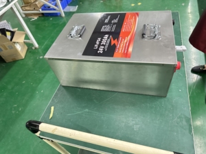 6000+サイクル 24V 100Ah 200Ah 300Ah LiFePO4バッテリーパック ディープサイクル ソーラーエネルギー貯蔵 RV キャンピングカー ゴルフカート マリン用 - Product Image 3