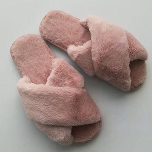 Pantofole da donna all'ingrosso 2019: Ciabatte interne con cinturini incrociati, Ciabatte esterne in peluche a due cinturini - Product Image 6