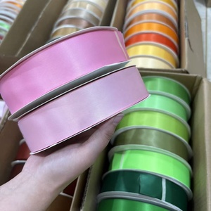 ริบบิ้นผ้าซาตินหน้าเดียวขนาด 38 มม. โพลีเอสเตอร์ 100% ริบบิ้นเงาความหนาแน่นสูง สำหรับห่อของขวัญ ตกแต่งงานแต่งงาน งานฝีมือ DIY ทำโบว์ - Product Image 3