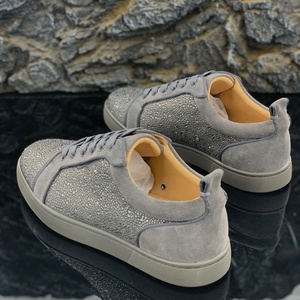 Zapatos Casuales Planos de Lujo al por Mayor para Hombre y Mujer, Zapatos de Diseñador Personalizados de Cuero Genuino con Suela Roja y Diamantes, Zapatos para Caminar - Product Image 5