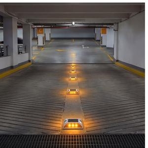 Borne de signalisation routière solaire bidirectionnelle en aluminium robuste et réfléchissante pour la guidage des voitures en zone rurale en virage et en courbe - Product Image 5