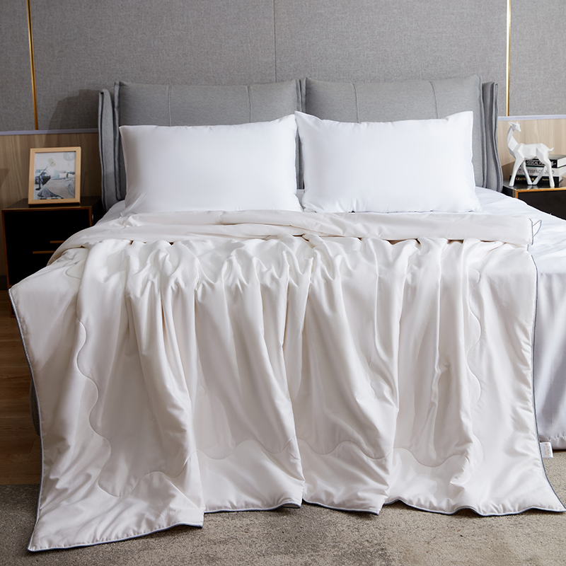 Бамбук основа шелковой вставкой Реверсивный пуховое одеяло постельные принадлежности набор одеяла простыня с одеяло