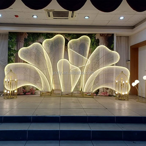 Décorations d'événements de luxe, arche en fer en forme de pétale de <span class=keywords><strong>fleur</strong></span>, grande lumière LED, support de toile de fond de scène de <span class=keywords><strong>mariage</strong></span> - Product Image 1